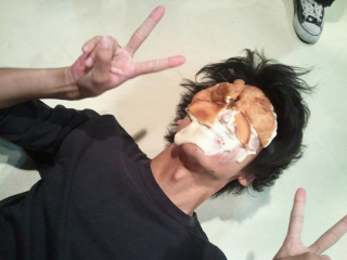 Illustration for article titled This Japanese Schoolgirl Trend Is Messy, Wasteful, and Maybe Delicious